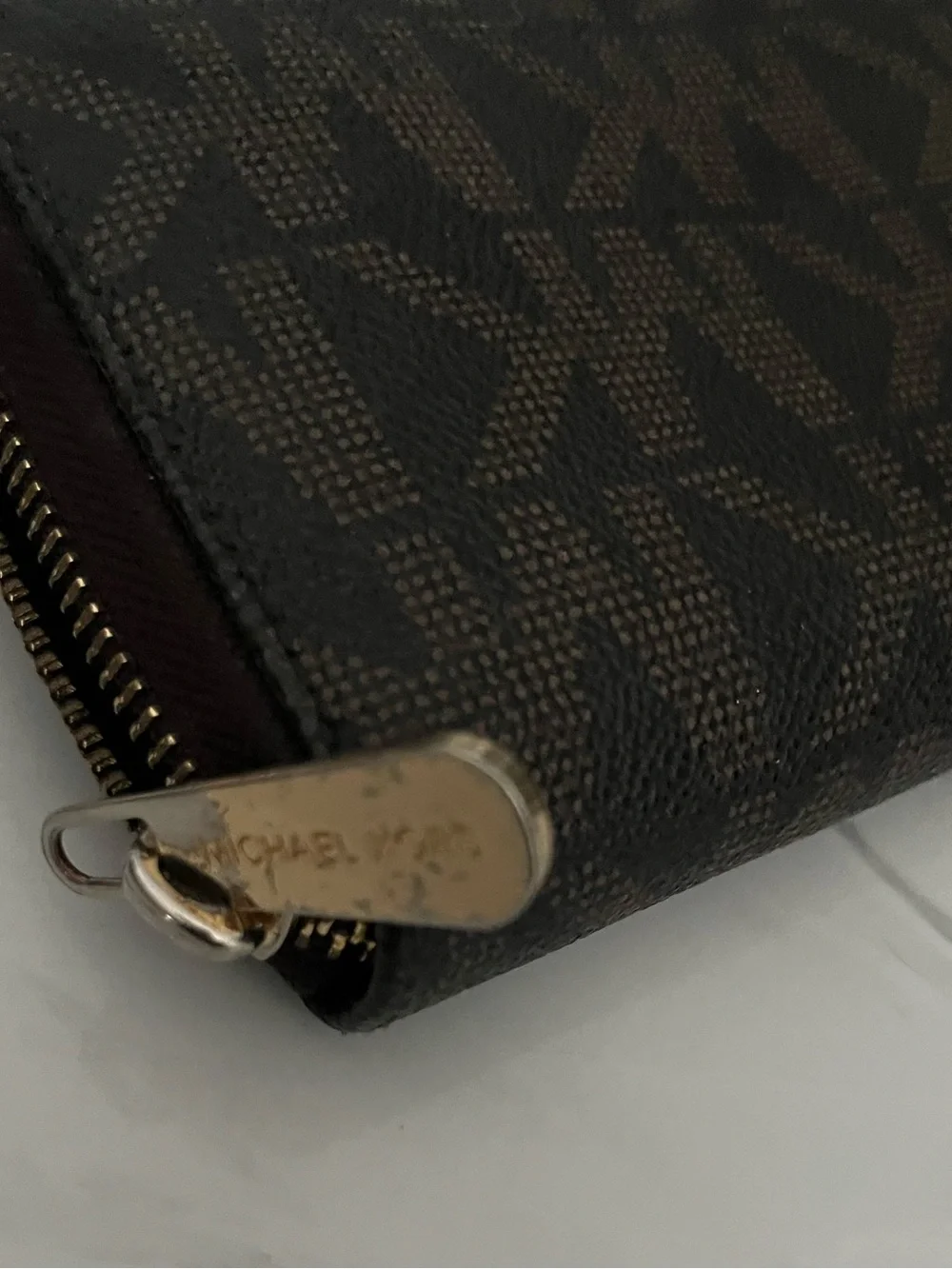 Michael Kors signature mk
